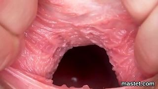 Две молоденькие лесбиянки показывают свои письки и влагалища крупным планом на камеру